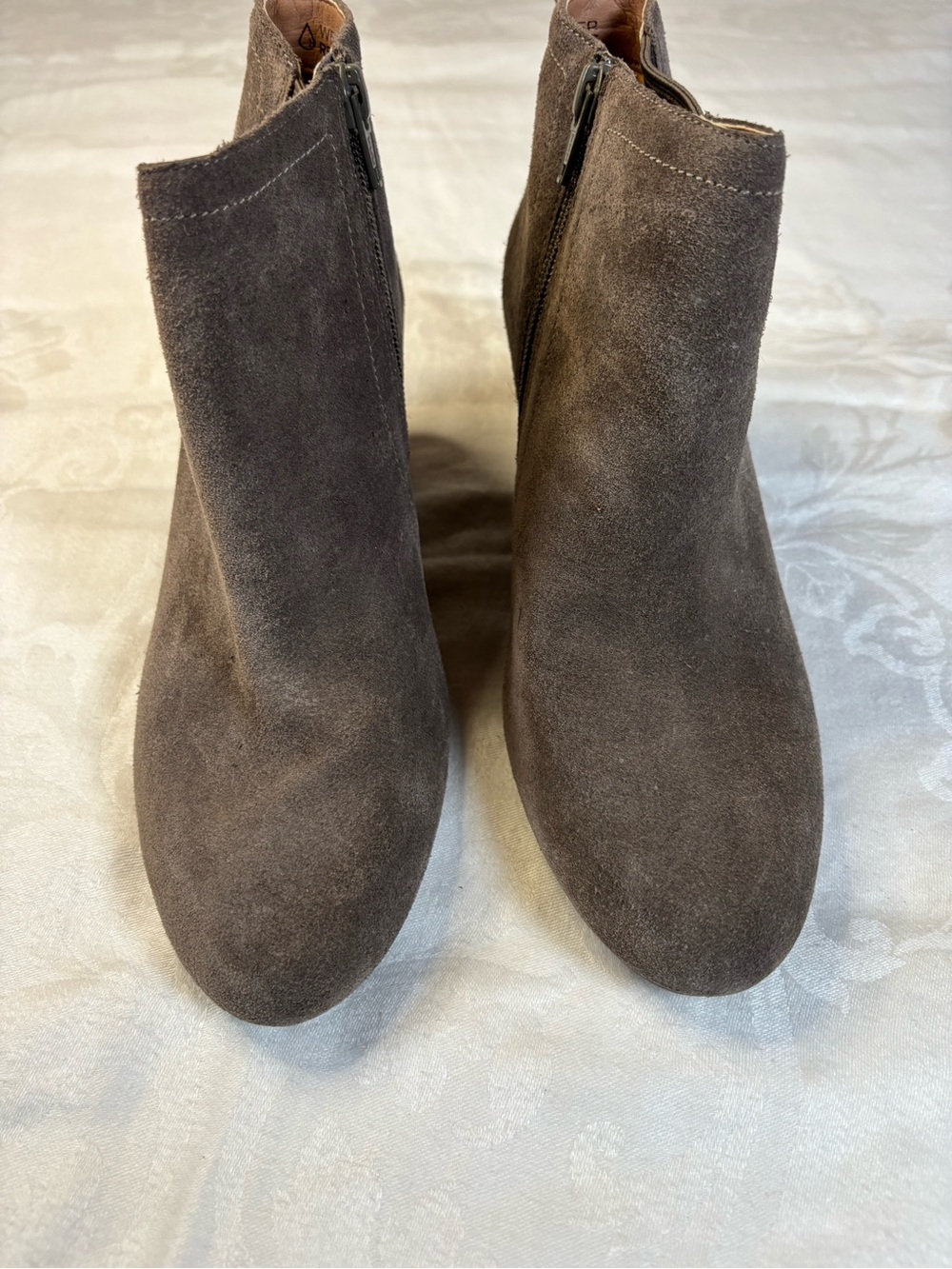 Vionic Paloma Women’s 7.5 Gray Suede Weather Resistant Wedge Ankle Boots - Picture 4 of 10